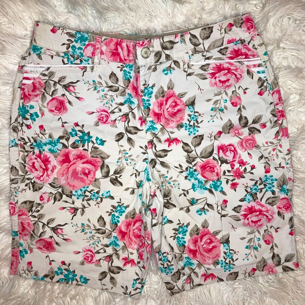 NWOT Intro Love The Fit Women’s Knee Length Stretch Shorts